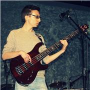 Bassista e musicista diplomato al CPM Music Institute di Milano offre lezioni di basso elettrico